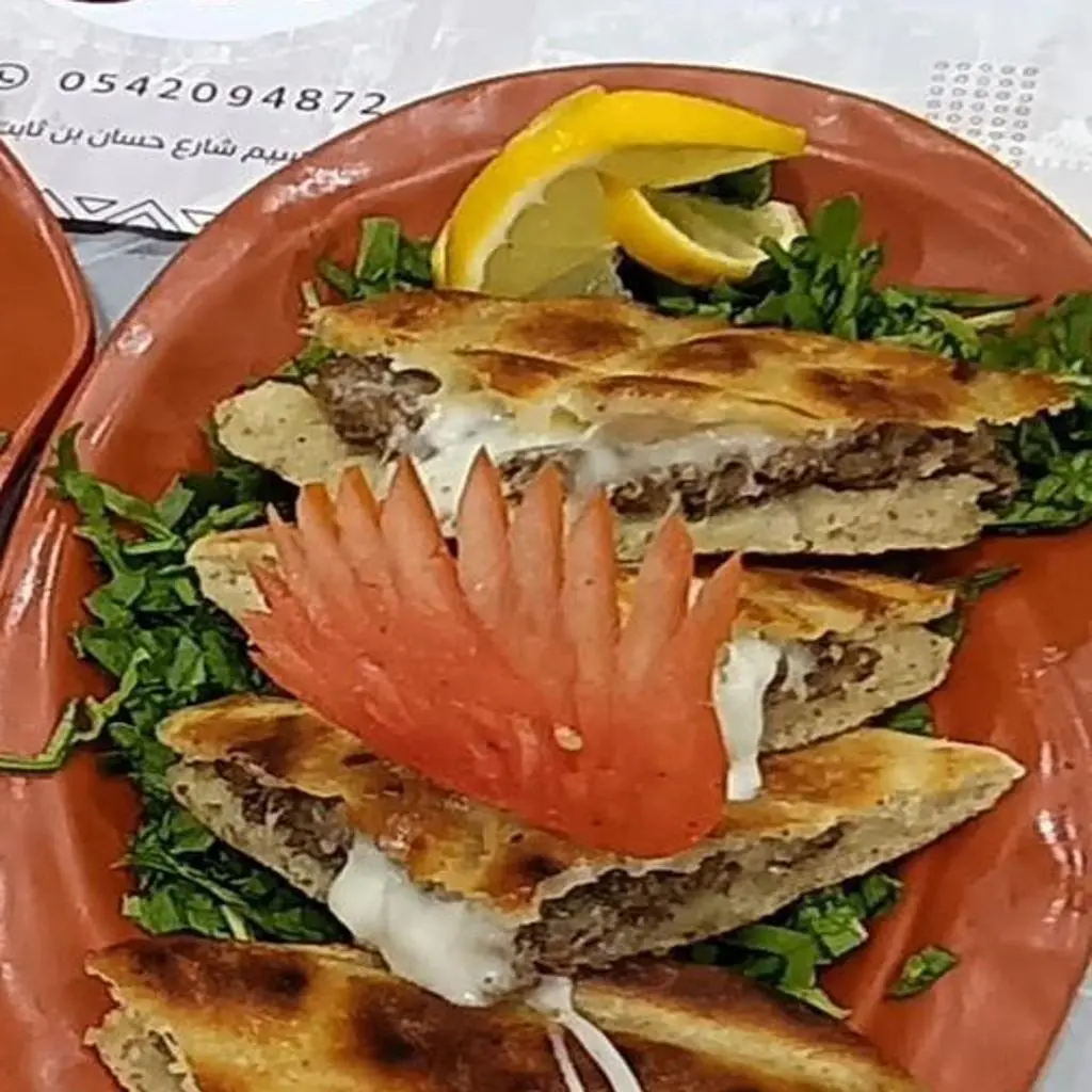 حواوشي سجق بالجبن